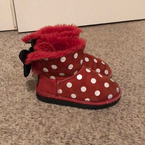 ugg disney minnie